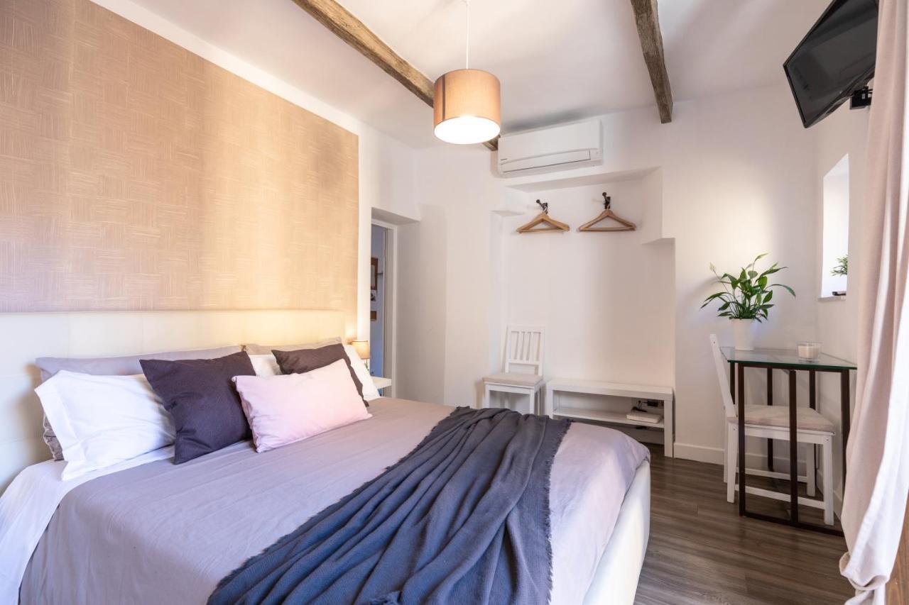 Domus De Fiori Apartment Rom