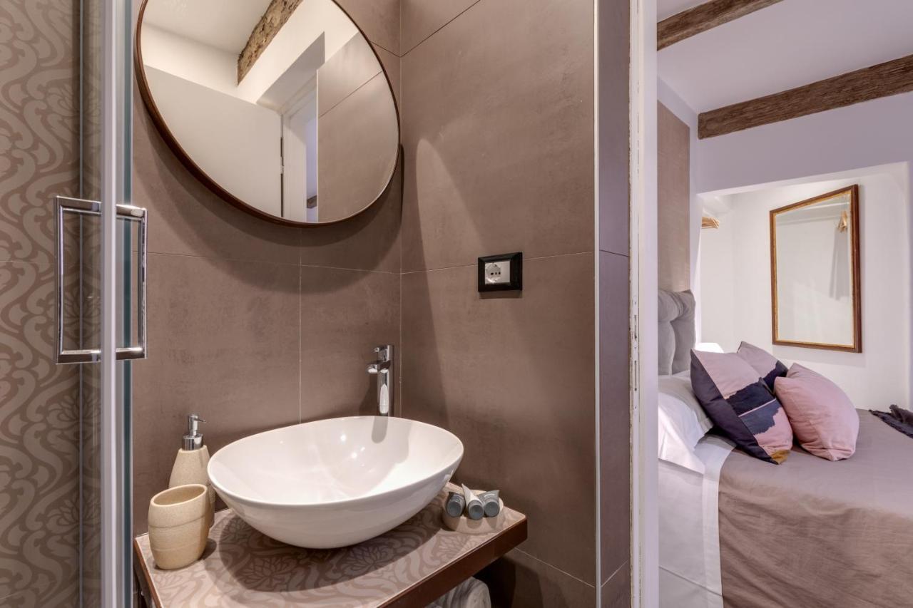 Domus De Fiori Apartment Rom